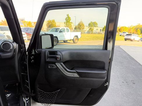 Used 2015 Jeep Wrangler Unlimited Sport w/ Quick Order Package 24S AWD/4WD image 24