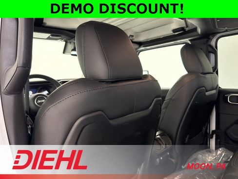 New 2025 Jeep Gladiator Sport image 18