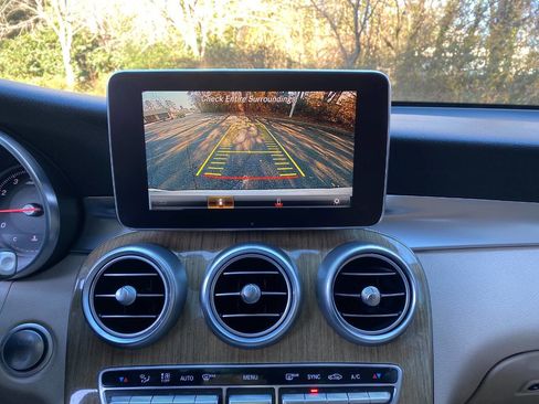 Used 2019 Mercedes-Benz GLC 300 GLC 300 4dr SUV image 25