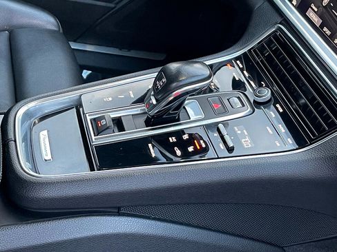 Used 2017 Porsche Panamera 4 image 29