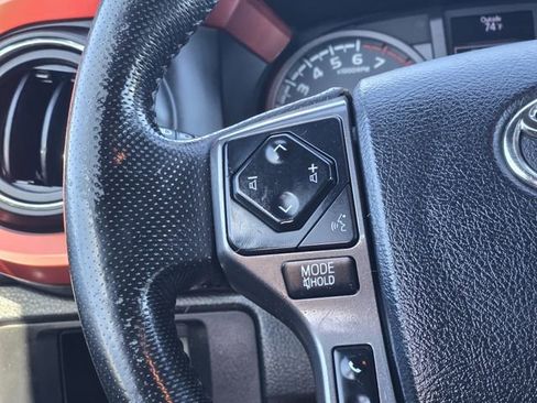 Used 2016 Toyota Tacoma TRD Off-Road w/ Premium & Technology Package AWD/4WD image 27