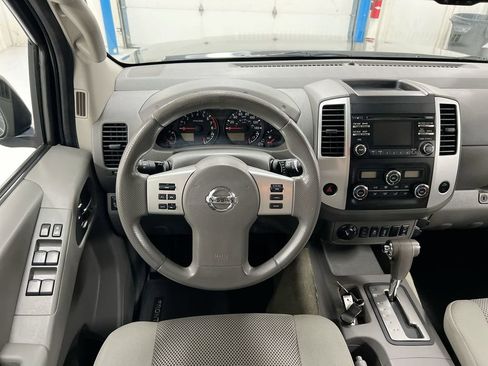Used 2014 Nissan Frontier SV w/ SV Value Truck Package AWD/4WD image 11