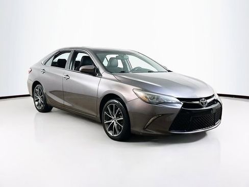 Used 2015 Toyota Camry XSE image 1