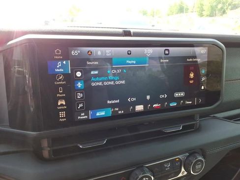 Used 2024 Jeep Gladiator Rubicon AWD/4WD image 26