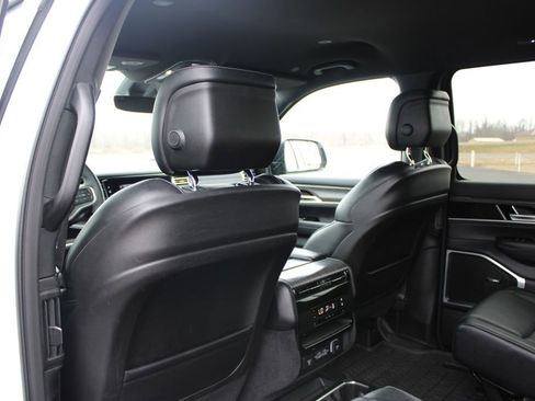 Used 2024 Jeep Wagoneer Series II image 26