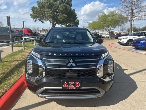 Used 2026 Mitsubishi Outlander SE image 2