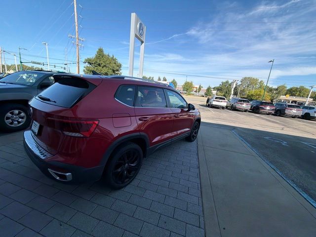 Used 2023 Volkswagen Taos SE FWD image 9