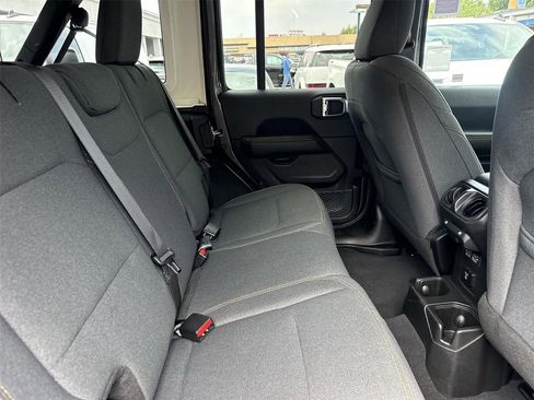 Used 2025 Jeep Wrangler Unlimited Sahara AWD/4WD image 24