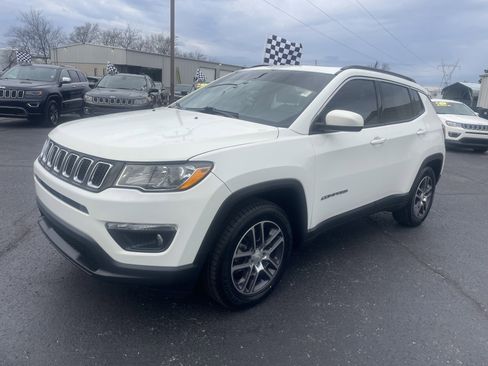 Used 2018 Jeep Compass Latitude image 2