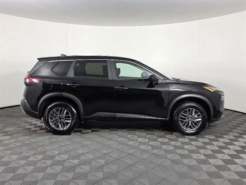 Used 2023 Nissan Rogue S image 2