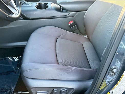 Used 2023 Toyota Venza LE image 16