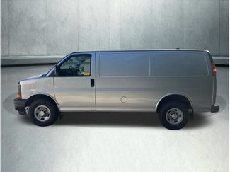 Used 2017 Chevrolet Express 2500 RWD video 2