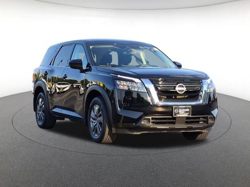Used 2025 Nissan Pathfinder S AWD/4WD image 3