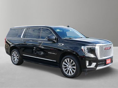 Used 2022 GMC Yukon XL Denali AWD/4WD image 2