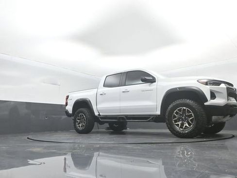 Used 2024 Chevrolet Colorado ZR2 w/ Safety Package AWD/4WD image 30