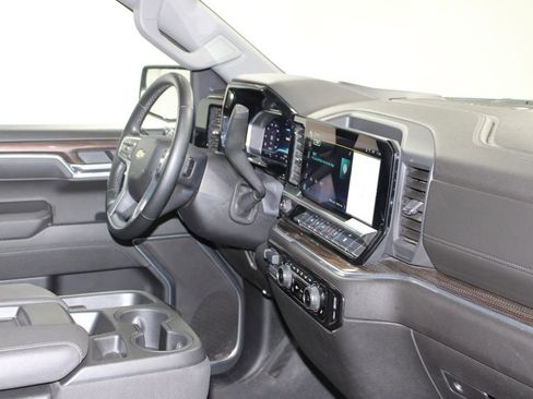 Used 2025 Chevrolet Silverado 1500 LT image 31