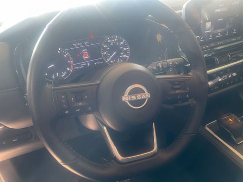 Used 2025 Nissan Pathfinder SV image 28