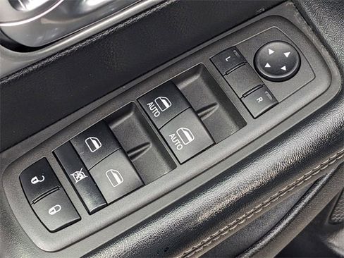 Certified 2021 Chrysler Pacifica Touring-L w/ S Appearance Package image 19