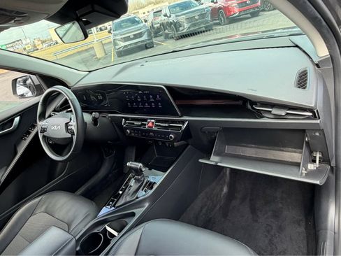 Used 2023 Kia Niro EX image 12