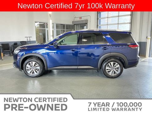 Used 2023 Nissan Pathfinder SL FWD image 3