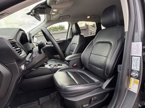 Used 2022 Ford Escape Titanium w/ Class II Trailer Tow Package image 10