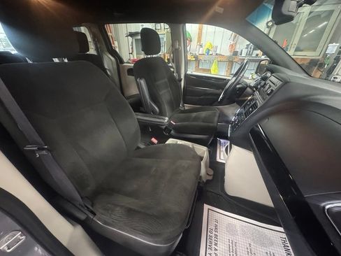 Used 2015 Dodge Grand Caravan SE FWD image 23