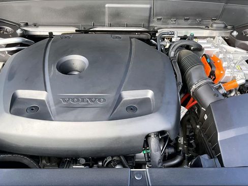 Used 2023 Volvo XC90 T8 Plus w/ Protection Package Premier image 13