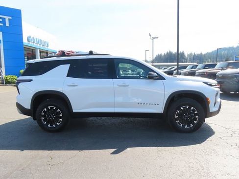 Used 2025 Chevrolet Traverse Z71 w/ Enhanced Driving Package AWD/4WD image 9