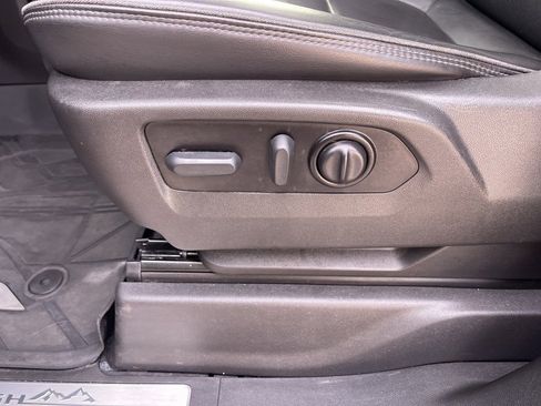 Certified 2022 Chevrolet Silverado 1500 High Country w/ Technology Package image 23