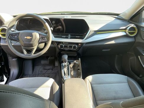 Used 2024 Chevrolet Trax LT FWD image 10