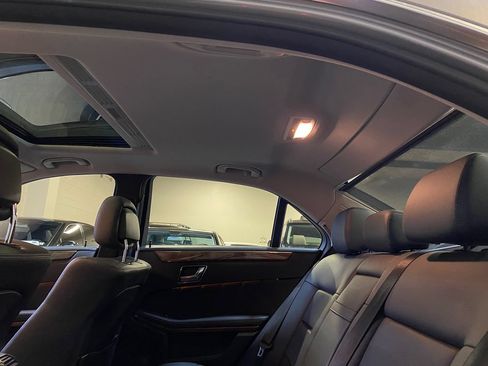 Used 2010 Mercedes-Benz E 350 4MATIC Sedan image 27