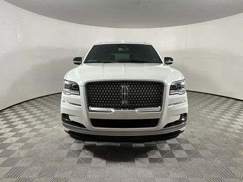 Used 2024 Lincoln Navigator Premiere AWD/4WD image 7