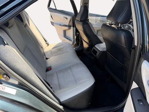 Used 2015 Toyota Camry SE FWD image 9