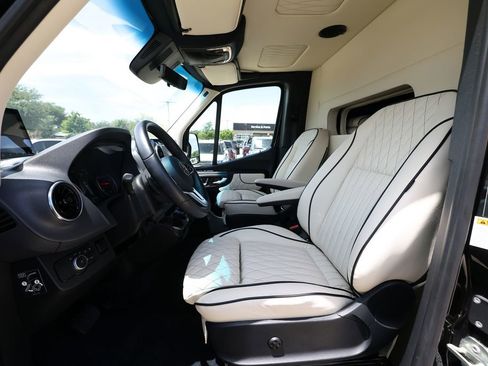 Used 2024 Mercedes-Benz Sprinter 3500 image 42