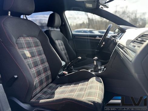 Used 2017 Volkswagen GTI Sport image 21