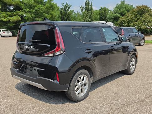 Used 2024 Kia Soul LX w/ Option Group 015 FWD image 7