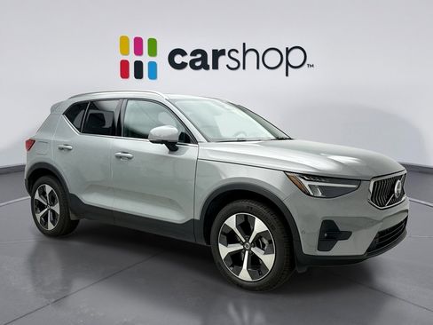 Used 2025 Volvo XC40 B5 Plus AWD/4WD image 7