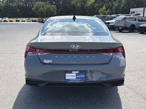 Used 2023 Hyundai Elantra SEL w/ Convenience Package FWD image 6