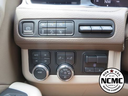 Used 2023 GMC Yukon Denali w/ Max Trailering Package AWD/4WD image 32