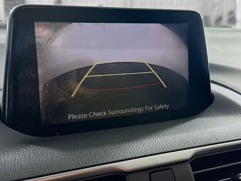 Used 2018 MAZDA MAZDA3 Touring image 23