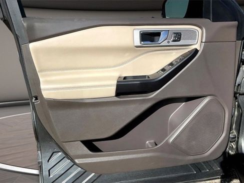Used 2020 Ford Explorer Platinum image 21