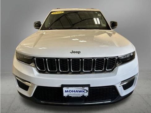 Used 2023 Jeep Grand Cherokee Limited AWD/4WD image 9