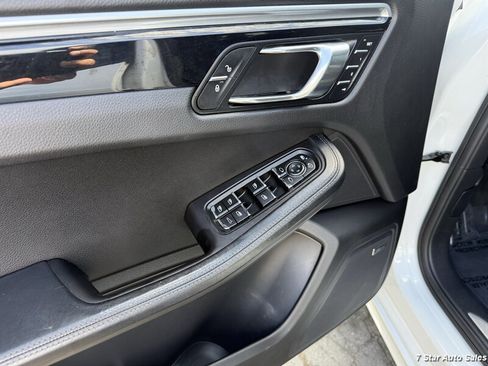 Used 2017 Porsche Macan Turbo AWD/4WD image 7