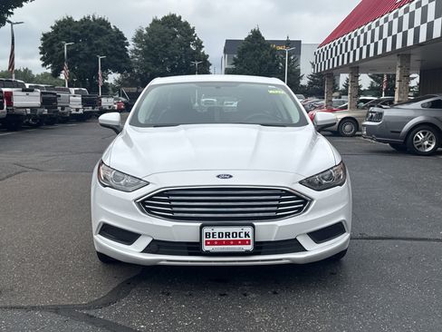 Used 2018 Ford Fusion SE image 2