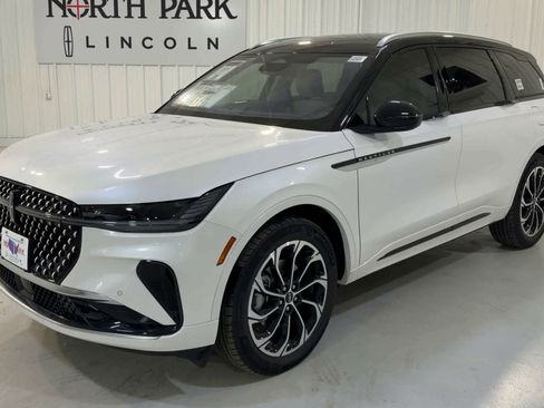 New 2026 Lincoln Nautilus Reserve image 5