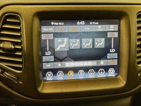 Used 2019 Jeep Compass Trailhawk AWD/4WD image 24