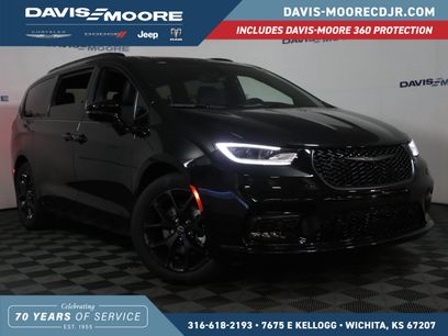 New 2026 Chrysler Pacifica Limited w/ S Appearance Package