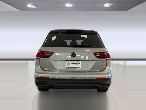 Used 2024 Volkswagen Tiguan SE AWD/4WD image 10