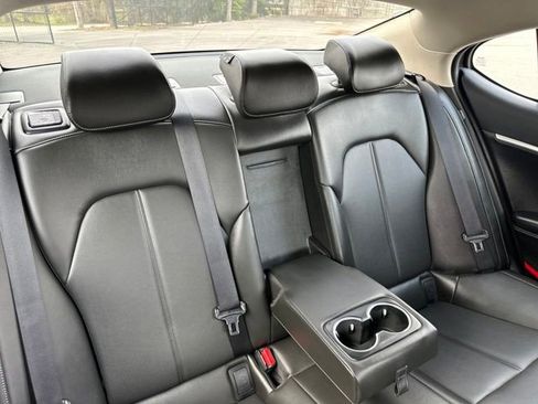 Used 2025 Genesis G70 2.5T image 17