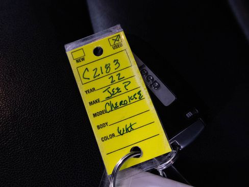 Used 2022 Jeep Grand Cherokee Limited image 46